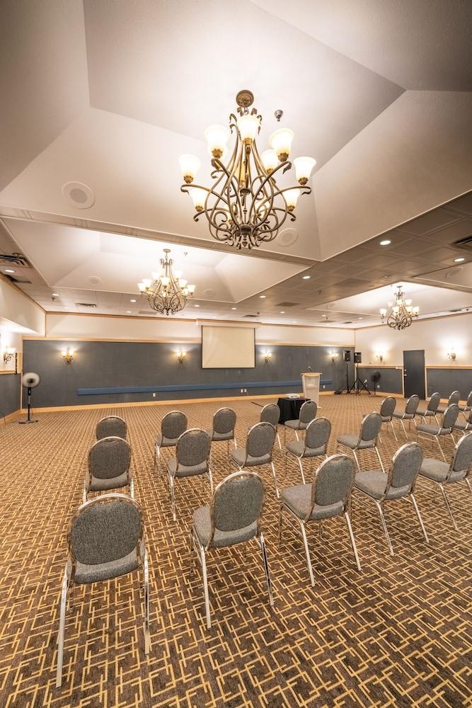 Sternwheeler & Conference Centre, Trademark By Wyndham