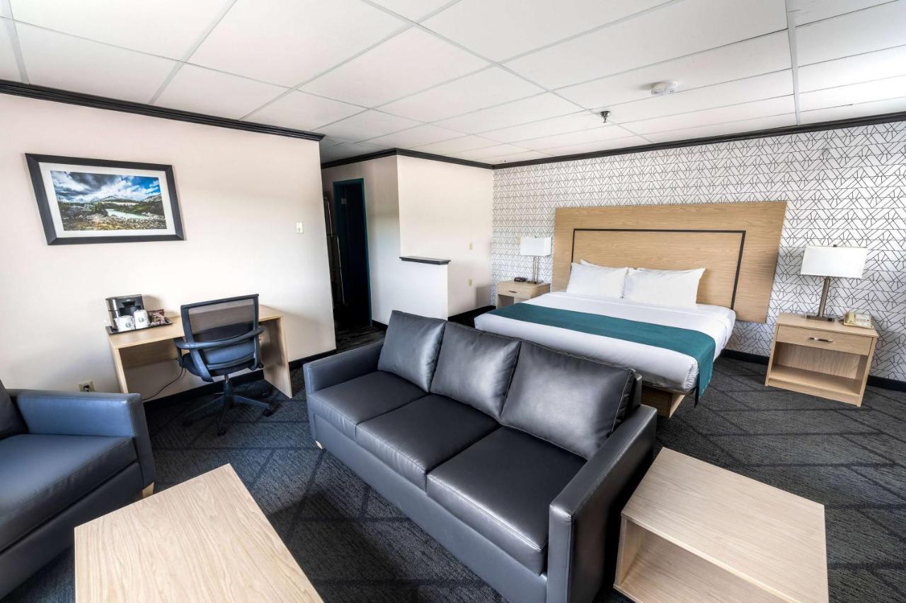 Sternwheeler & Conference Centre, Trademark By Wyndham Hotel Whitehorse